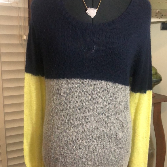 Sports girl trendy jumper - soft n cuddly And very complementry - Picture 3 of 6